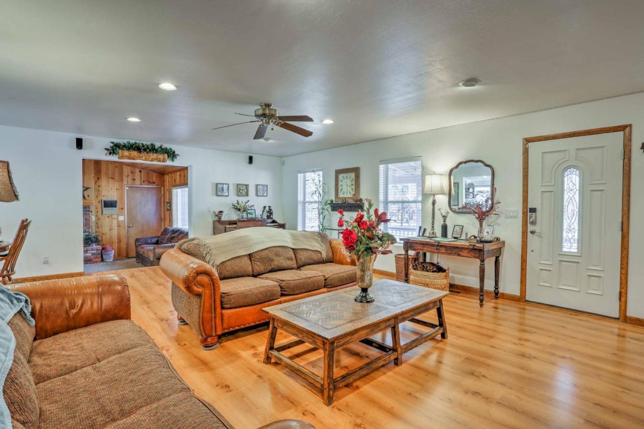 Lakeside Home With Game Room, Yard, Deck And Fireplace パイントップ・レイクサイド エクステリア 写真
