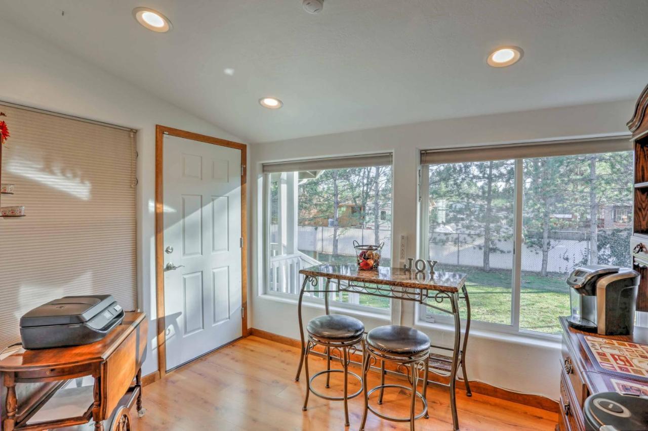 Lakeside Home With Game Room, Yard, Deck And Fireplace パイントップ・レイクサイド エクステリア 写真