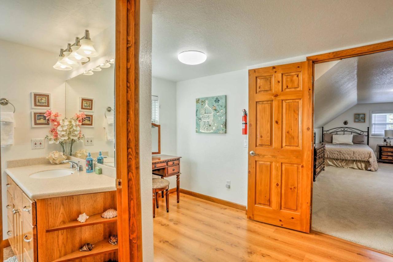 Lakeside Home With Game Room, Yard, Deck And Fireplace パイントップ・レイクサイド エクステリア 写真