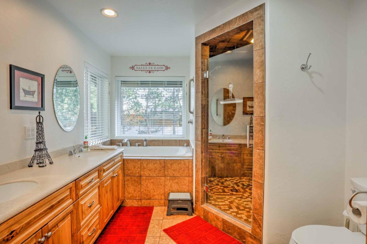 Lakeside Home With Game Room, Yard, Deck And Fireplace パイントップ・レイクサイド エクステリア 写真